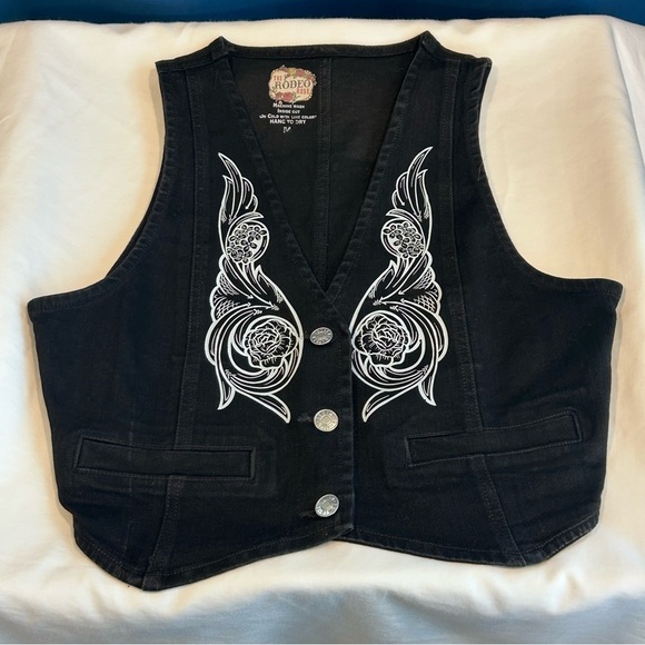 The Rodeo Rose Cropped Denim Vest w/ Hand-Drawn Tooled Leather Pattern Size S - Picture 1 of 10